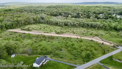 View/Area - 17 Lindsey Ct, Wallkill, NY 12589 photo 5 of 12