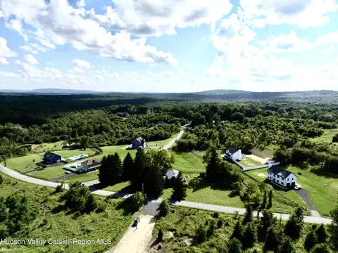View/Area - 17 Lindsey Ct, Wallkill, NY 12589 photo 9 of 12