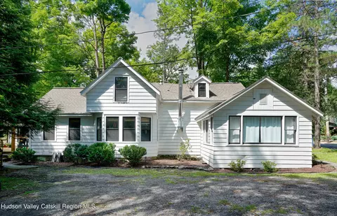 145 Tinker St, Woodstock, NY 12498