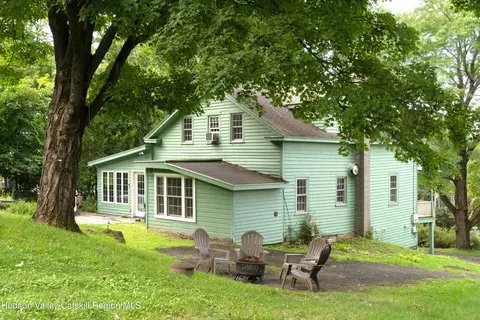 33 High St, Chatham, NY 12037
