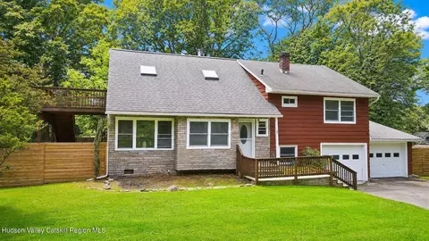 40 Simmons Dr, Woodstock, NY 12498