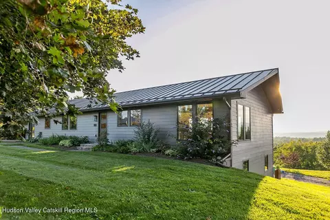 180 Hill Top Rd, Germantown, NY 12526