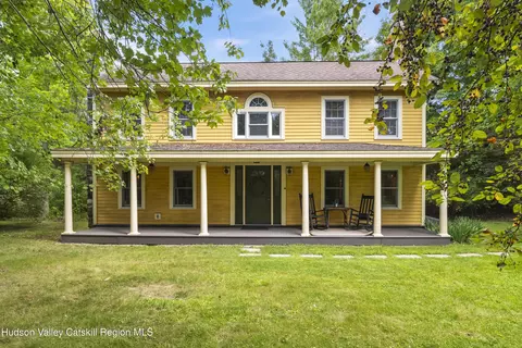 5 Link Rd, Ghent, NY 12075