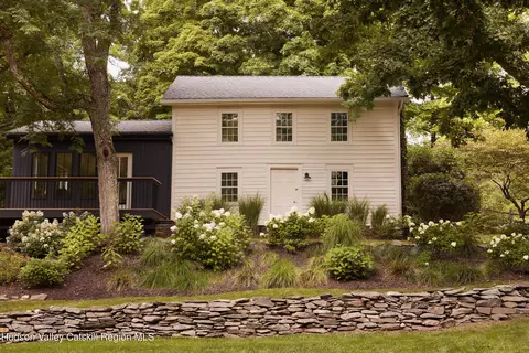 234 E Fallkill Rd, Hyde Park, NY 12538