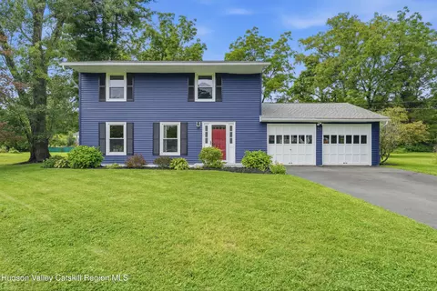 24 Esther Pl, Lake Katrine, NY 12449