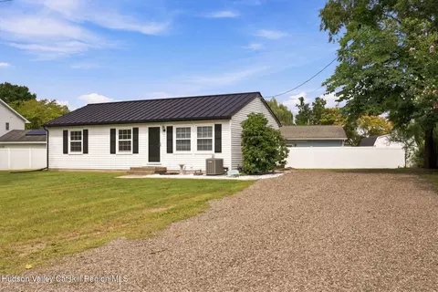 13 Highland Ave, Saugerties, NY 12477