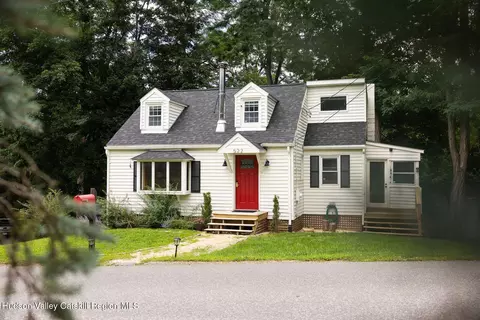 522 Roxbury Rd, Hudson, NY 12534