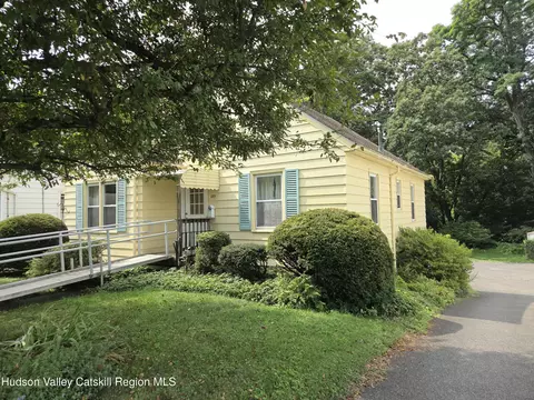 189 Sunset Dr, Port Ewen, NY 12466