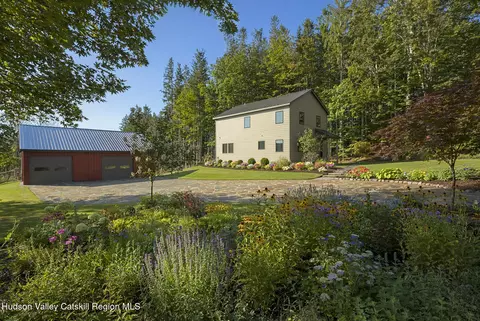 30 Ridge Ln, Hillsdale, NY 12529