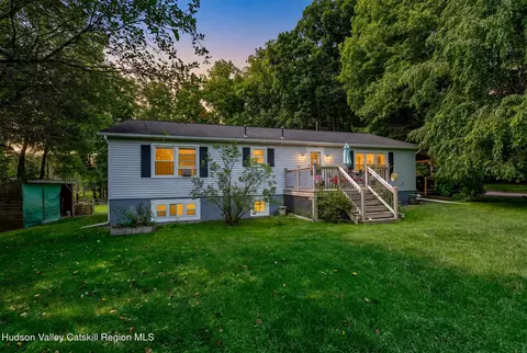 28 Buck Ln, Saugerties, NY 12477