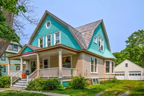 8 Prospect St, Coxsackie, NY 12051