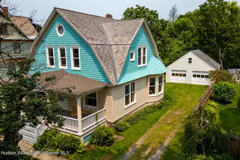 8 Prospect St, Coxsackie, NY 12051