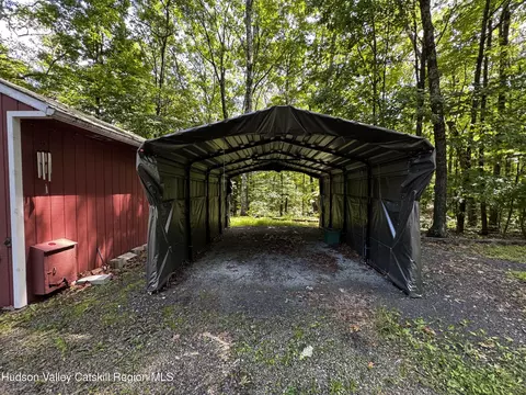 Exterior - 61 Sullivan Mountain Rd, Catskill, NY 12414 photo 4 of 10