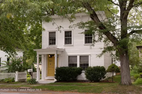 4 N Vernon St, Athens, NY 12015