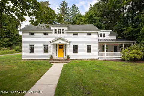 Exterior - 40 Broad St, Kinderhook, NY 12106 photo 1 of 5