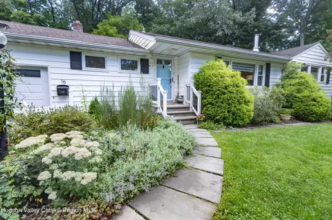 16 Washburn Ter, Saugerties, NY 12477
