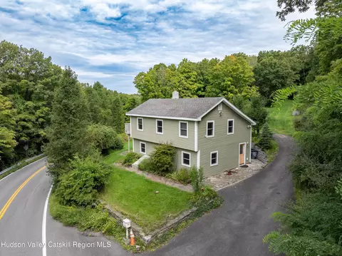 800 Old Post Rd, New Paltz, NY 12561