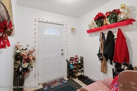 Entry Way - 7 Stevenson St, Schenectady, NY 12308 photo 1 of 3