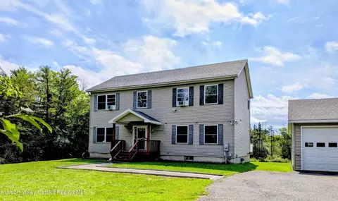 6612 Bickle Ln, Hudson, NY 12534