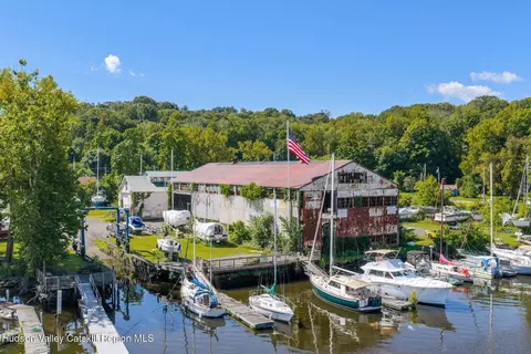 140 First St, Esopus, NY 12429