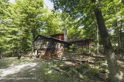 357 Chestnut Hill Rd, Woodstock, NY 12498