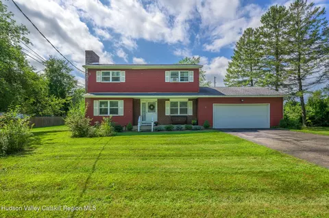 23 Gaffney Ln, Kinderhook, NY 12106
