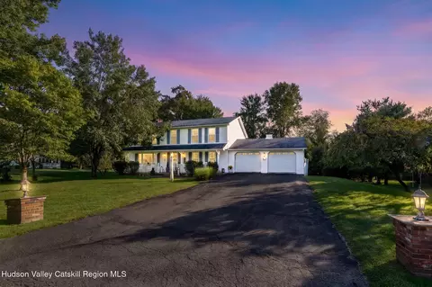 14 Kerry Ln, Kingston, NY 12401