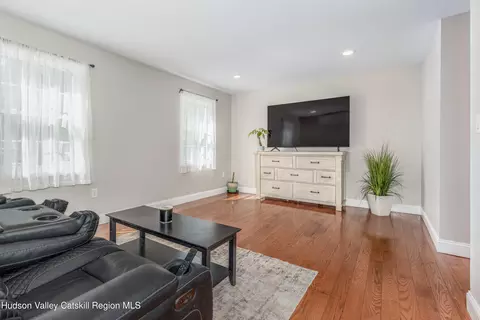 Entry Way - 30 Knoth Rd, Wallkill, NY 12589 photo 5 of 9
