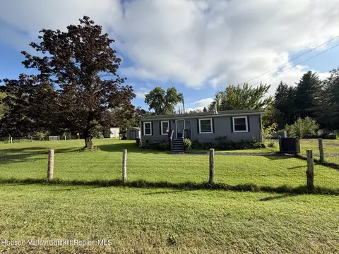 33 Adams Rd, Coxsackie, NY 12051
