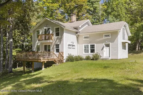 28 Harrington Ln, Old Chatham, NY 12136