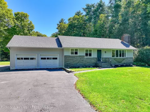 34 Van Buskirk Rd, Saugerties, NY 12477