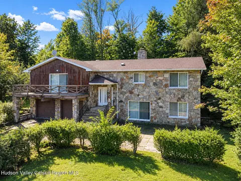 27 Chestnut Dr, Tannersville, NY 12485