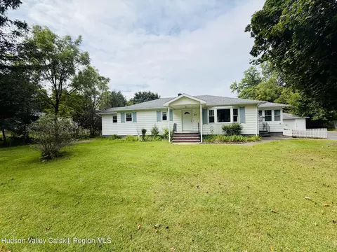 65 Ely St, Coxsackie, NY 12051