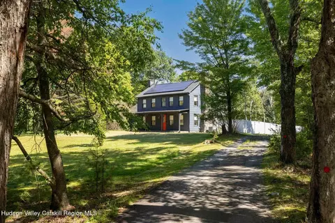 382 Band Camp Rd, Saugerties, NY 12477