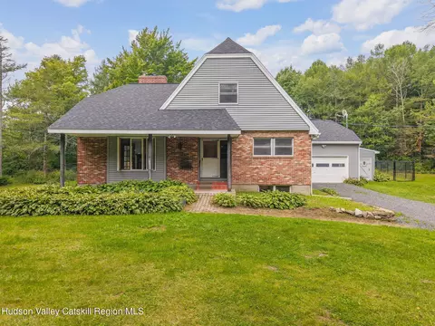 139 Auser Rd, Esperance, NY 12066