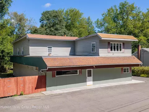706 Glasco Tpke, Saugerties, NY 12477