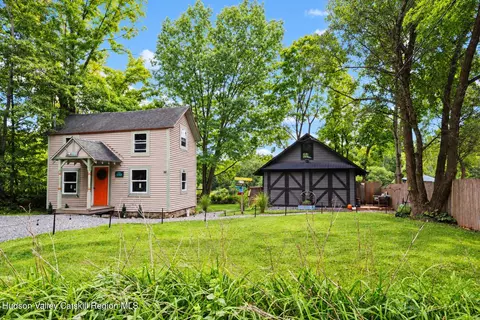 90 Dock St, Saugerties, NY 12477