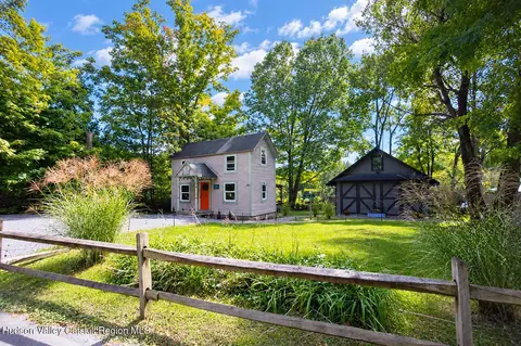 90 Dock St, Saugerties, NY 12477