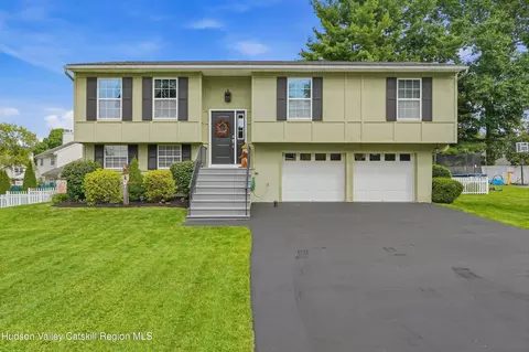38 Genesee Ave, Lake Katrine, NY 12449