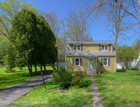 17 Spencer Blvd, Coxsackie, NY 12051