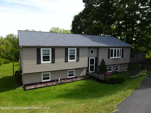 145 Viewmont Rd, Germantown, NY 12526