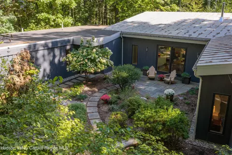 10 Trout Creek Rd, Kerhonkson, NY 12446