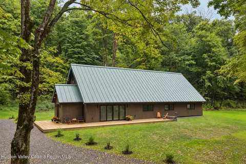 231 High Falls Rd, Saugerties, NY 12477