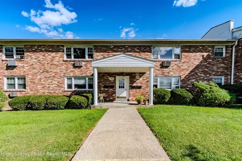 136 N Chestnut St #10C, New Paltz, NY 12561