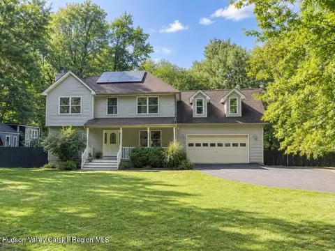 25 Gardiner Park, New Paltz, NY 12561