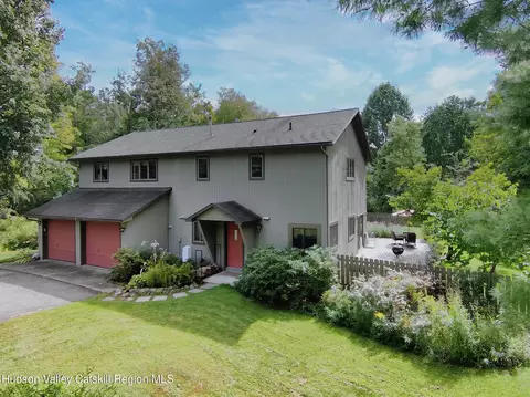 891 Old Post Rd, New Paltz, NY 12561