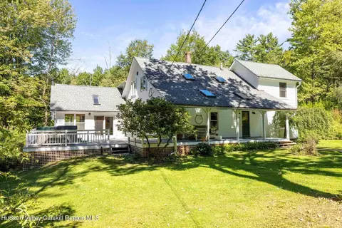 388-390 Wittenberg Rd, Bearsville, NY 12409