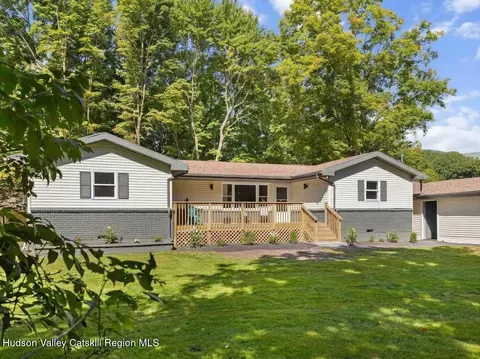 103 Park Pl, Saugerties, NY 12477