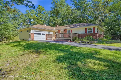 29 Glenerie Ln, Saugerties, NY 12477