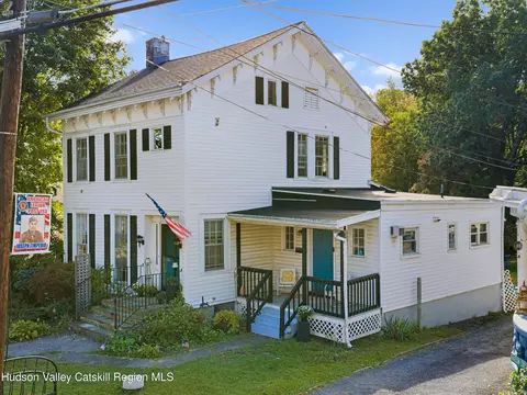 110 Vineyard Ave, Highland, NY 12528